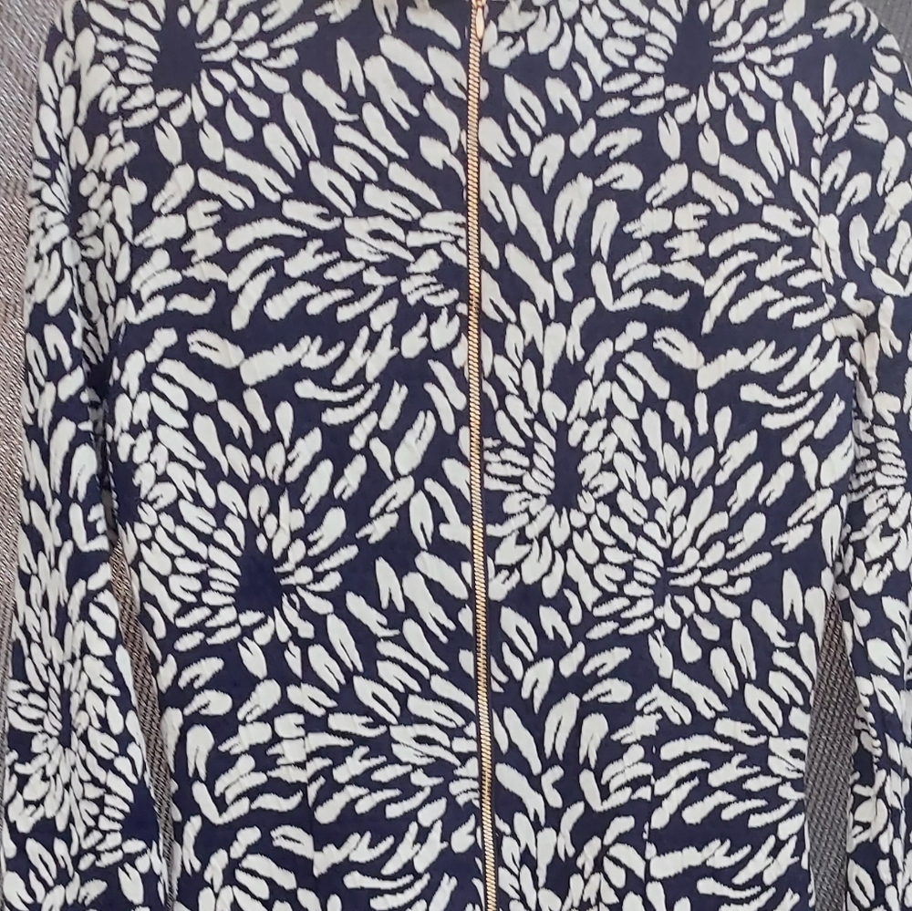 Women's flattering dress